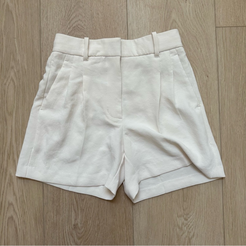Aritzia Effortless 5” Short